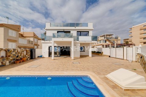 Villa i Torrevieja, Alicante, Spanien 4 sovrum, 210 kvm. Nr. 194764