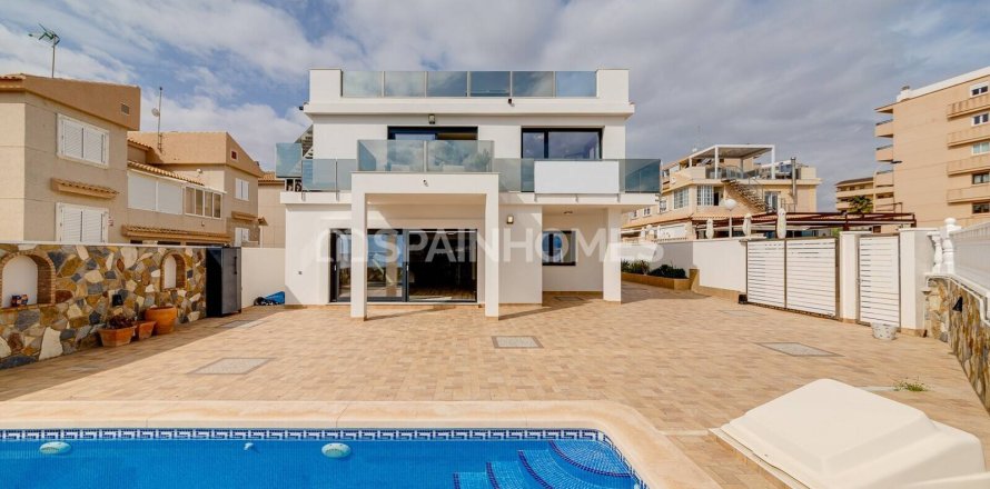 Villa i Torrevieja, Alicante, Spanien 4 sovrum, 210 kvm. Nr. 194764