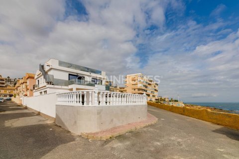 Villa till salu i Torrevieja, Alicante, Spanien 4 sovrum, 210 kvm. Nr. 194764 - foto 29