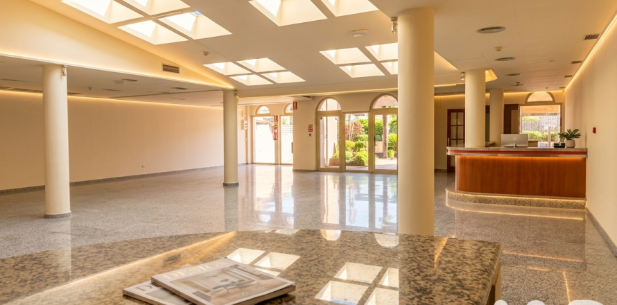 Liikekiinteistö Segur de Calafell, Tarragona, Espanja 200 m2 No. 172084