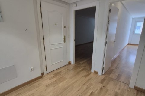 Huoneisto vuokrattavana Leon, Espanja, 2 makuuhuonetta, 93 m2 No. 172081 - kuva 2