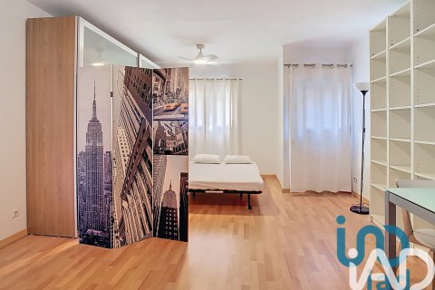 Huoneisto vuokrattavana L'Hospitalet de Llobregat, Barcelona, Espanja , 33 m2 No. 172079 - kuva 4