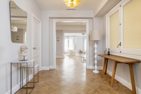 Продажа квартиры в Барселона, Испания 3 спальни, 245м2 №150770 - фото 17