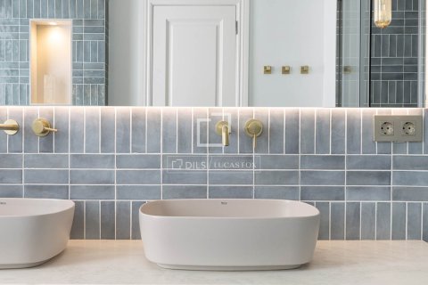 Продажа квартиры в Барселона, Испания 3 спальни, 245м2 №150770 - фото 24