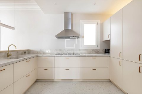 Продажа квартиры в Барселона, Испания 3 спальни, 245м2 №150770 - фото 13