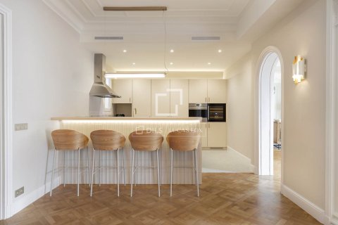 Продажа квартиры в Барселона, Испания 3 спальни, 245м2 №150770 - фото 11