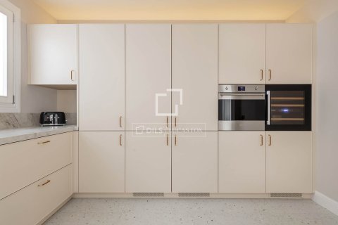 Продажа квартиры в Барселона, Испания 3 спальни, 245м2 №150770 - фото 14