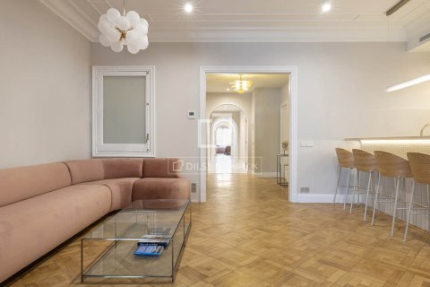 Продажа квартиры в Барселона, Испания 3 спальни, 245м2 №150770 - фото 10