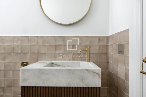 Продажа квартиры в Барселона, Испания 3 спальни, 245м2 №150770 - фото 19