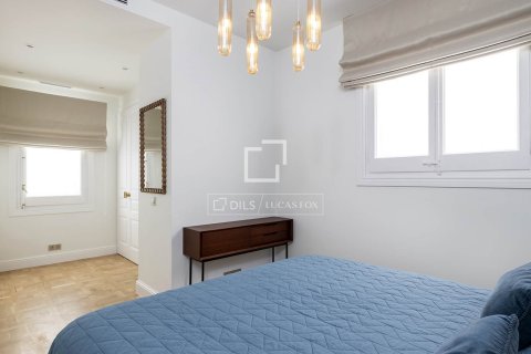 Продажа квартиры в Барселона, Испания 3 спальни, 245м2 №150770 - фото 22