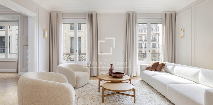 Квартира в Барселона, Испания 3 спальни, 245м2 №150770