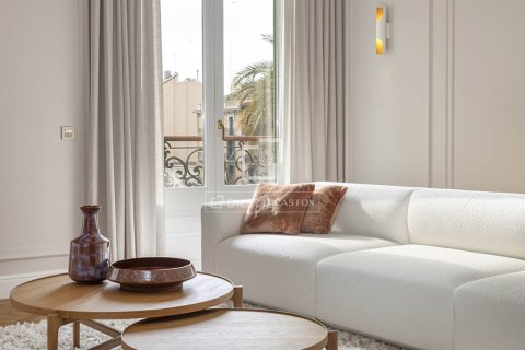 Продажа квартиры в Барселона, Испания 3 спальни, 245м2 №150770 - фото 2