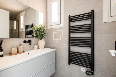 Продажа квартиры в Барселона, Испания 3 спальни, 120м2 №150773 - фото 28