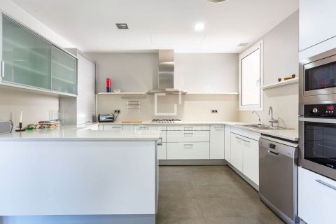 Apartament w Barcelona, Hiszpania 5 sypialni, 255 mkw. nr 150769 – zdjęcie 10