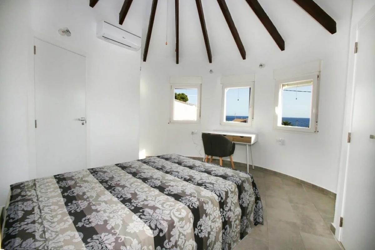 Villa i Moraira, Alicante, Spanien 4 sovrum, 430 kvm. Nr. 80745