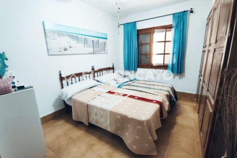 House for sale in Guardamar del Segura, Alicante, Spain 5 bedrooms, 139 sq.m. No. 149053 - photo 19