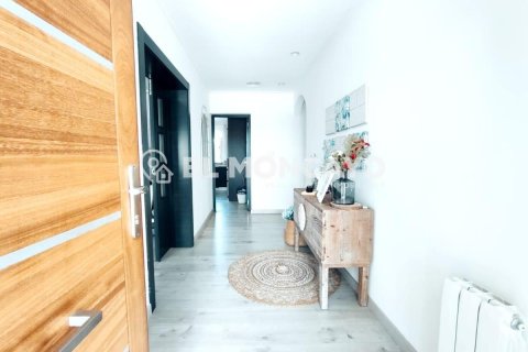 Villa en venta en Alicante, España 3 dormitorios, 337 m2 No. 149049 - foto 8