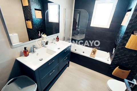 Villa en venta en Alicante, España 3 dormitorios, 337 m2 No. 149049 - foto 25