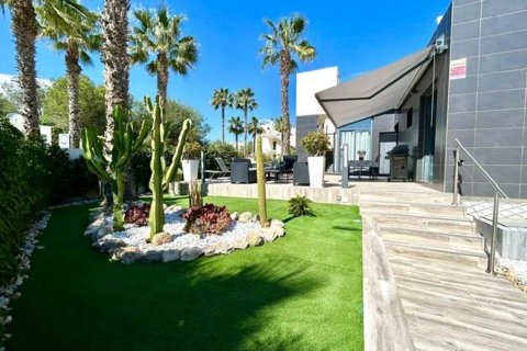 Villa for sale in Alicante, Spain 2 bedrooms, 79 sq.m. No. 149048 - photo 16