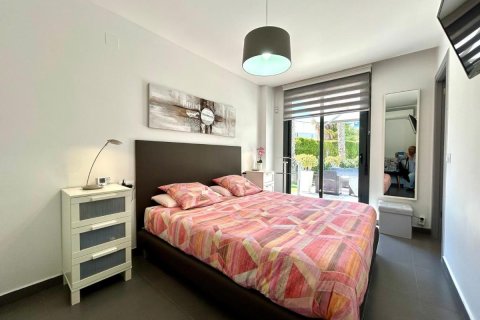 Villa for sale in Alicante, Spain 2 bedrooms, 79 sq.m. No. 149048 - photo 11