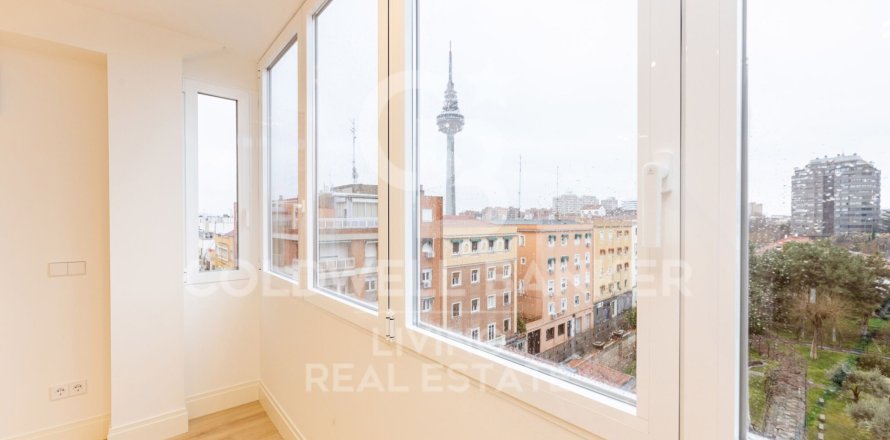 Apartment à Madrid, Espagne 3 chambres, 123 m2 No. 178754