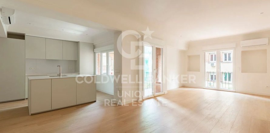 Apartment à Madrid, Espagne 3 chambres, 128 m2 No. 178759