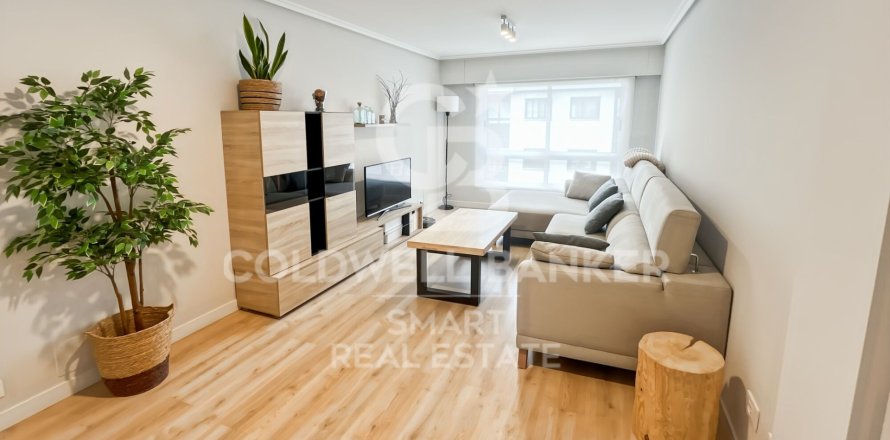 Apartment à A Coruna, Espagne 3 chambres, 109 m2 No. 178757