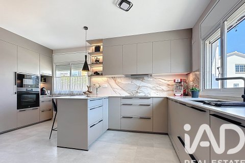 Kamienica w Sant Pere de Ribes, Barcelona, Hiszpania 5 sypialni, 230 mkw. nr 152745 – zdjęcie 2