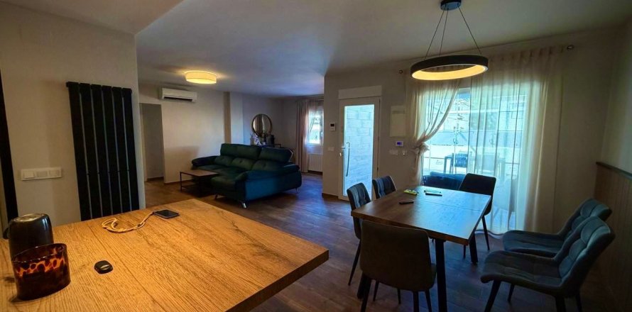 Villa à Torrevieja, Alicante, Espagne 5 chambres, 240 m2 No. 156173