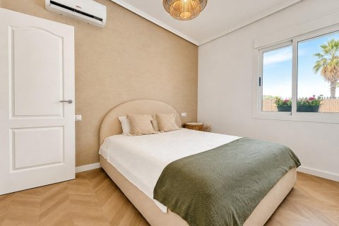 Villetta a schiera in vendita a Punta Prima, Alicante, Spagna 4 camere da letto, 104 mq. N° 195980 - foto 28