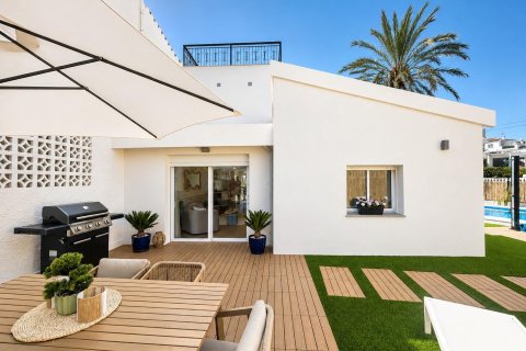 Villetta a schiera in vendita a Punta Prima, Alicante, Spagna 4 camere da letto, 104 mq. N° 195980 - foto 9
