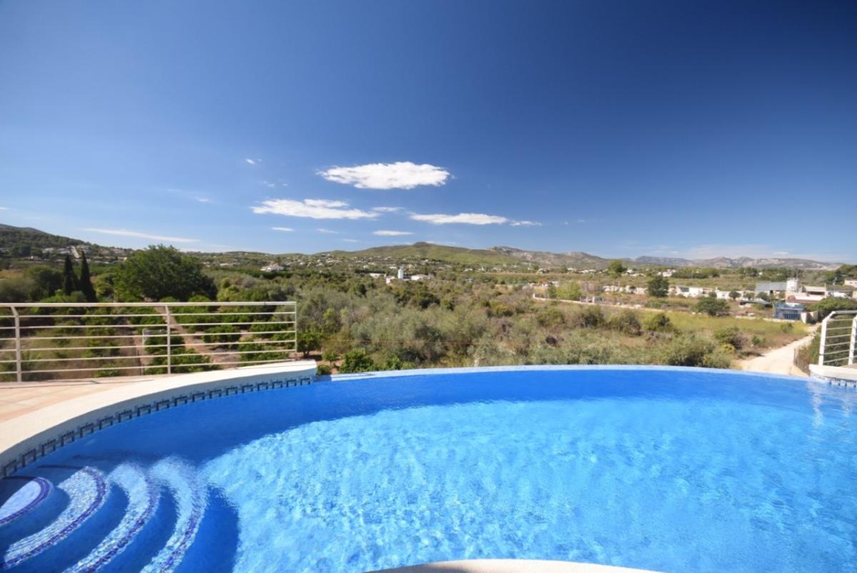 Villa a Javea, Alicante, Spagna 4 camere da letto, 375 mq. N° 113015