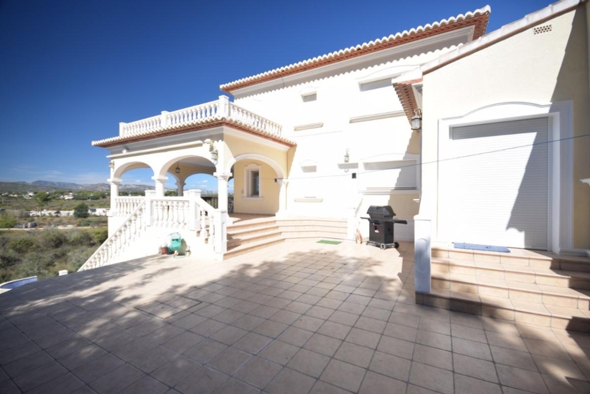 Villa a Javea, Alicante, Spagna 4 camere da letto, 375 mq. N° 113015