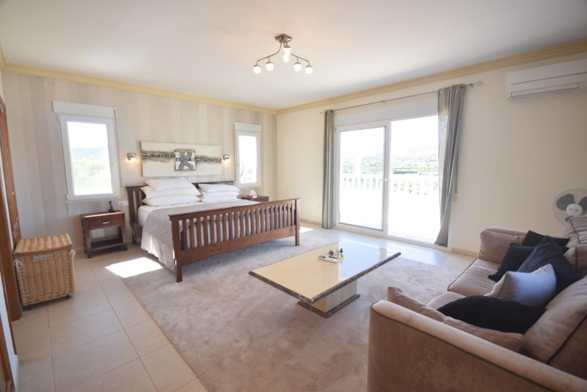 Villa a Javea, Alicante, Spagna 4 camere da letto, 375 mq. N° 113015
