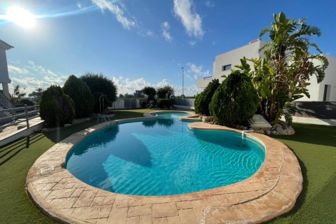 Bungalow for sale Daya Nueva, Alicante, Spain 3 bedrooms, 102 sq.m. No. 113013 - photo 2