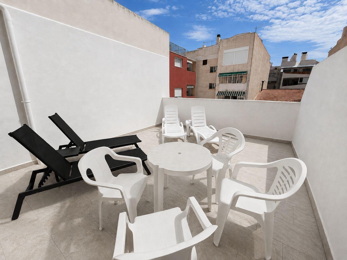 Ático en Torrevieja, Alicante, España 2 dormitorios, 117 m2 No. 195181