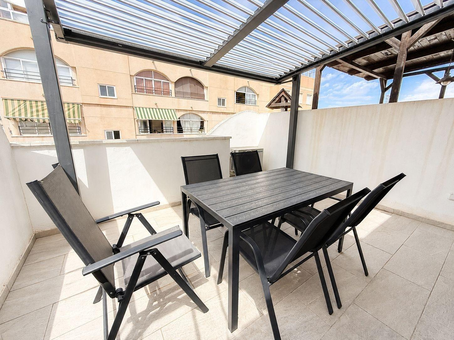 Ático en Torrevieja, Alicante, España 2 dormitorios, 117 m2 No. 195181