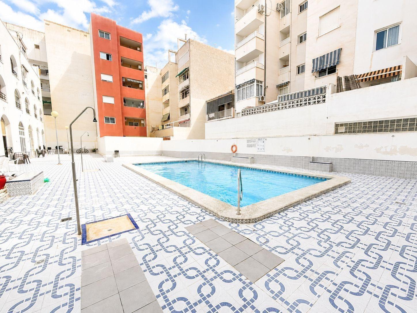 Ático en Torrevieja, Alicante, España 2 dormitorios, 117 m2 No. 195181