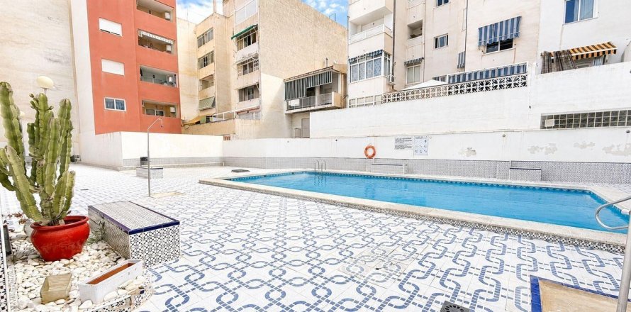 Penthouse in Torrevieja, Alicante, Spain 2 bedrooms, 117 sq.m. No. 195181