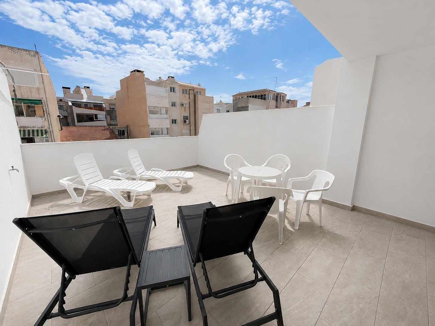 Ático en Torrevieja, Alicante, España 2 dormitorios, 117 m2 No. 195181