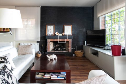 Villa for sale in Teia, Barcelona, Spain 6 bedrooms, 354 sq.m. No. 150514 - photo 8