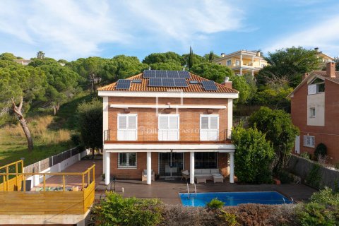 Villa for sale in Teia, Barcelona, Spain 6 bedrooms, 354 sq.m. No. 150514 - photo 3