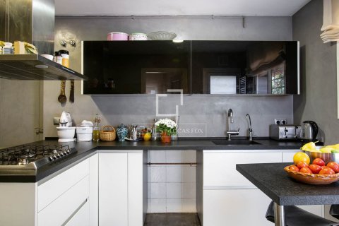 Villa for sale in Teia, Barcelona, Spain 6 bedrooms, 354 sq.m. No. 150514 - photo 10