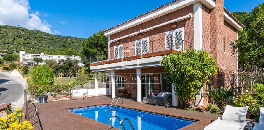 Villa in Teia, Barcelona, Spain 6 bedrooms, 354 sq.m. No. 150514