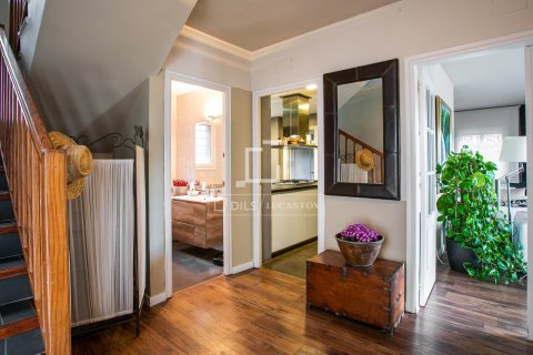 Villa for sale in Teia, Barcelona, Spain 6 bedrooms, 354 sq.m. No. 150514 - photo 6