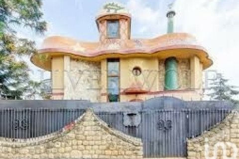 Dom w Sant Boi de Llobregat, Barcelona, Hiszpania 6 sypialni, 300 mkw. nr 154139