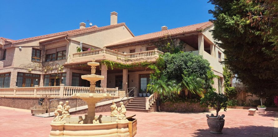 Commercial property La Zenia, Alicante, Spain 871 sq.m. No. 109060