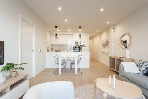 Lägenhet till salu i Barcelona, Spanien 3 sovrum, 92 kvm. Nr. 161382 - foto 2