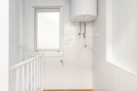 Lägenhet till salu i Barcelona, Spanien 3 sovrum, 92 kvm. Nr. 161382 - foto 30