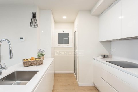 Lägenhet till salu i Barcelona, Spanien 3 sovrum, 92 kvm. Nr. 161382 - foto 11